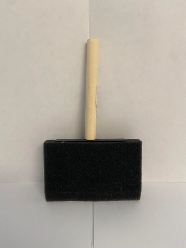 A wide and short foam paint brush