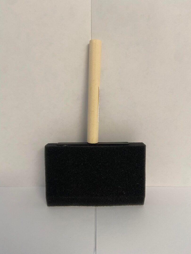 A wide and short foam paint brush